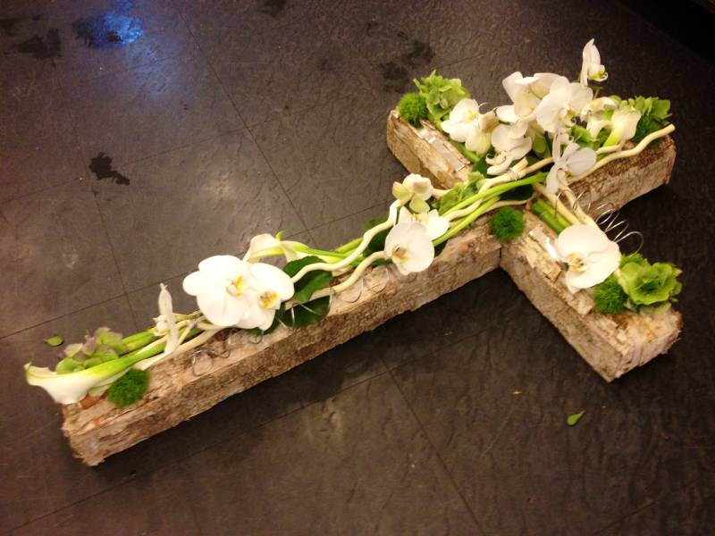 Fleuriste pour création d’une composition pour obsèques à Marseille