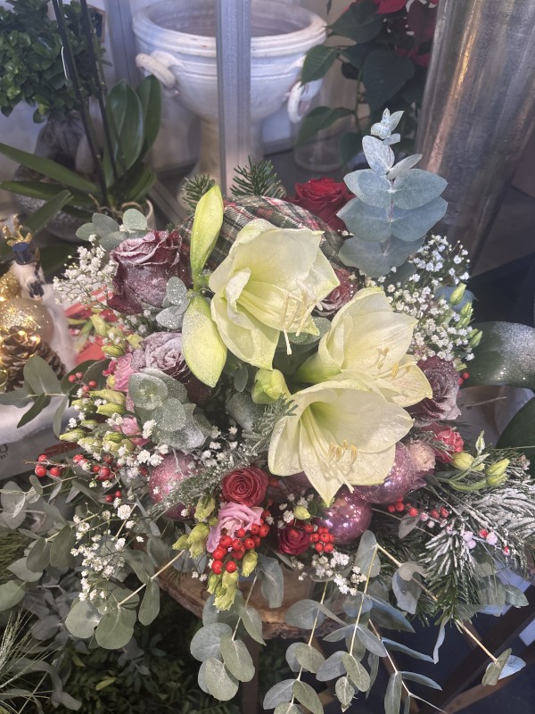  Composition florale pour centre de table de Noël, chez un artisan fleuriste à Marseille, 13006 