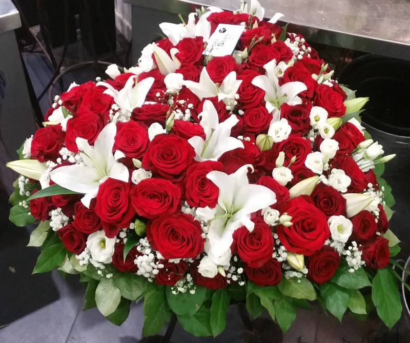 Fleuriste pour création d’une composition pour obsèques à Marseille