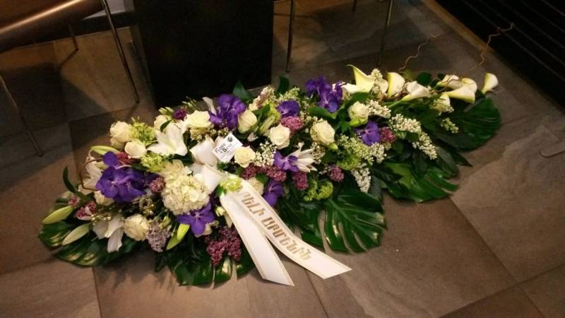 Fleuriste pour création d’une composition pour obsèques à Marseille