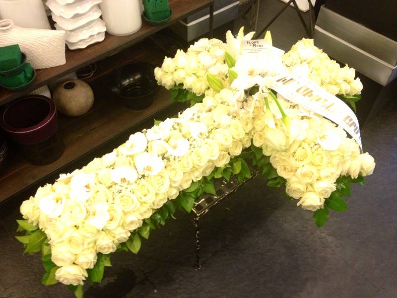 Fleuriste pour création d’une composition pour obsèques à Marseille